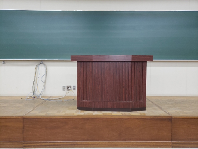 大学の教壇